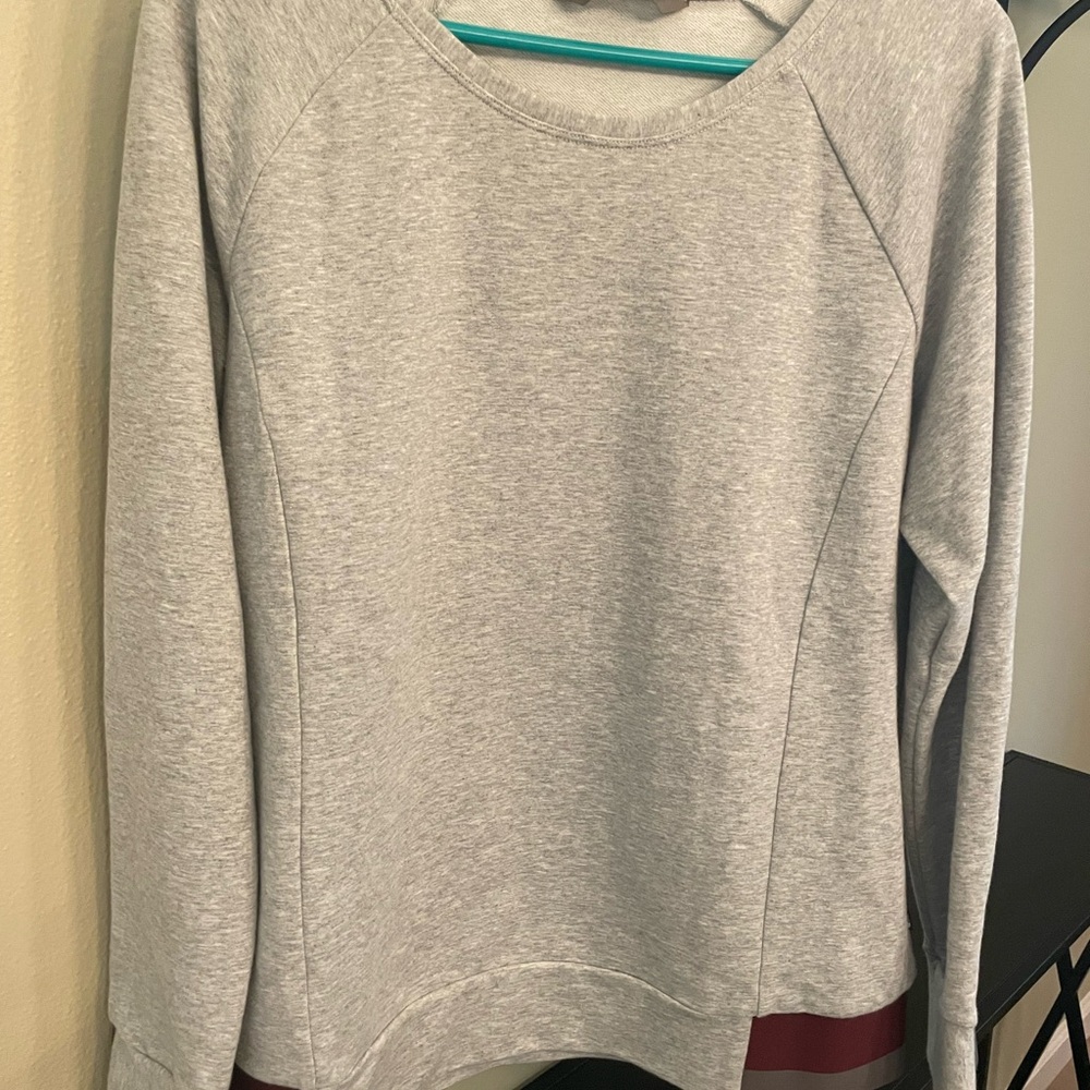Women’s The North Face Gray Crew Neck Sweatshirt Size Large